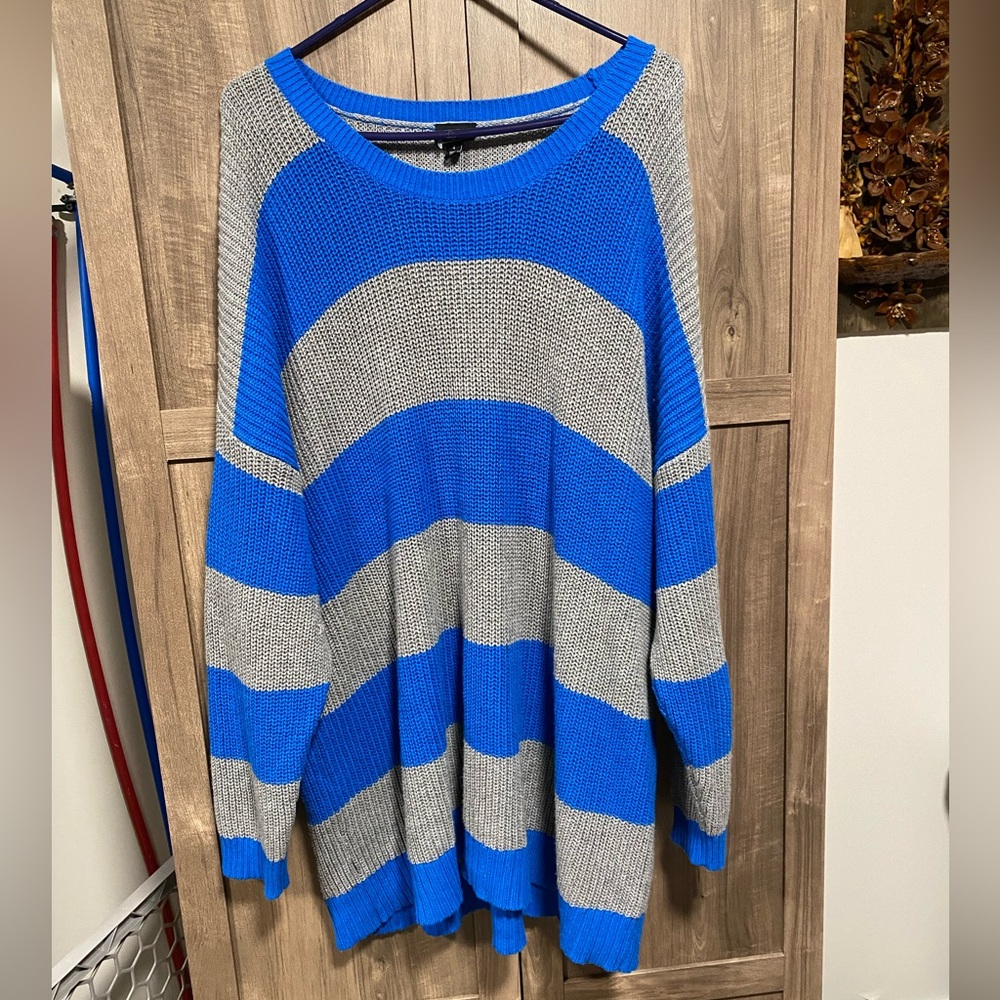 Gorgeous Torrid size 4 Sweater